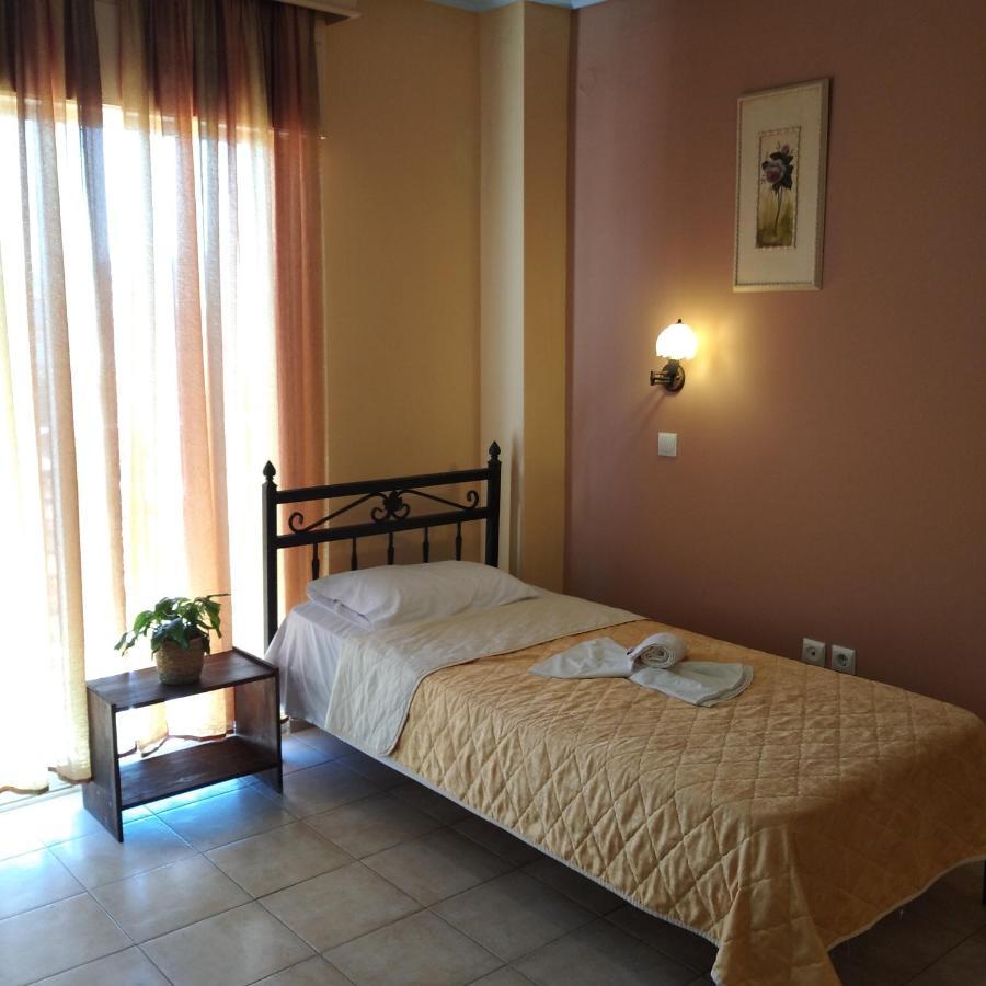 Xenia Palace Luxury Apartments Неа-Врасна Экстерьер фото